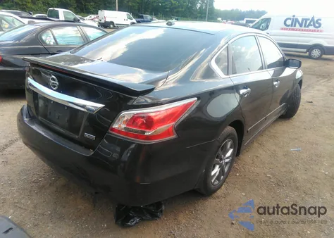 2015 Nissan Altima 2.5 S z USA, uszkodzony, nr VIN 1N4AL3AP3FN902393